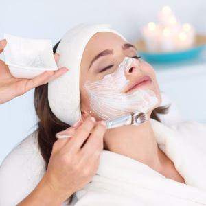 mujer hermosa recibiendo tratamiento belleza 329181 18790
